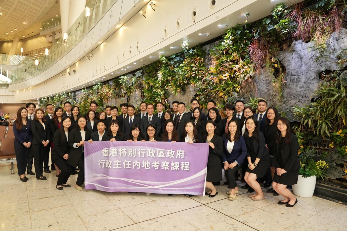 近40個EO一朝早就搭高鐵出發去武漢。(政府新聞處)