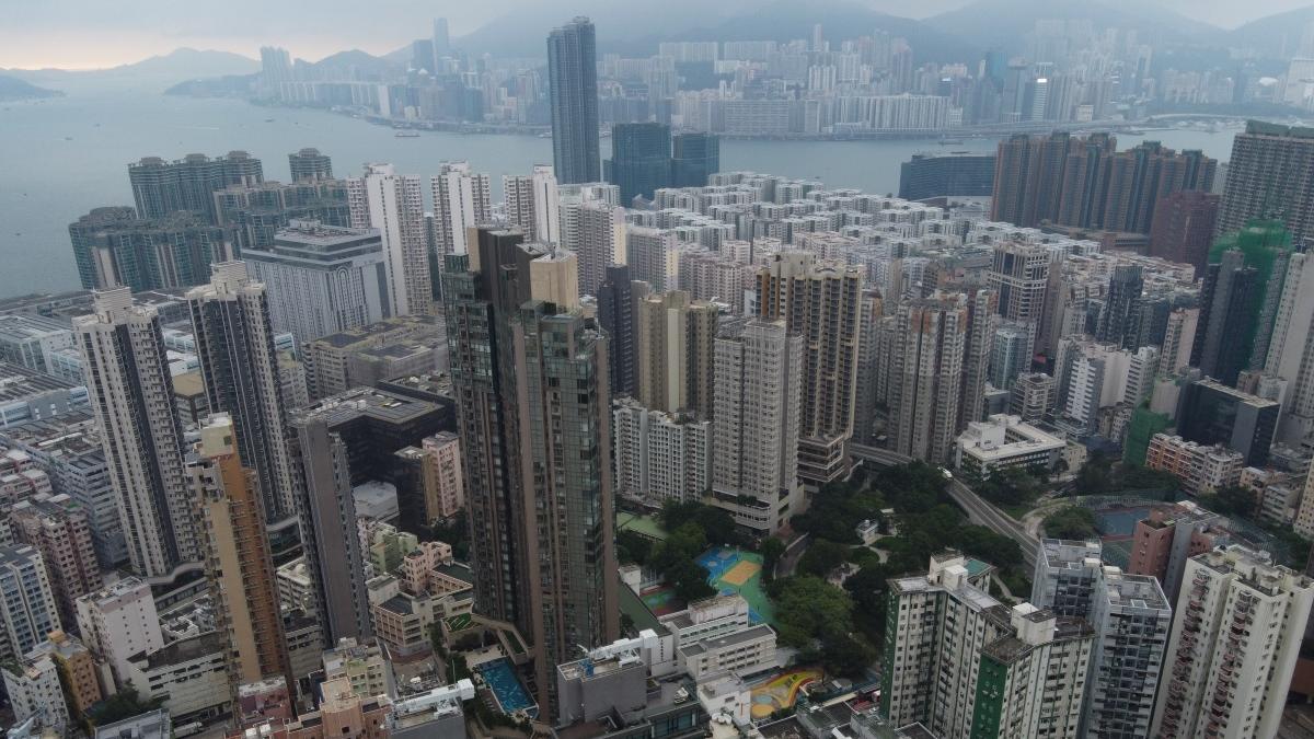 樓價終倒跌見6年半低 利嘉閣：「減辣」未夠喉 全年料跌3%｜樓價指數