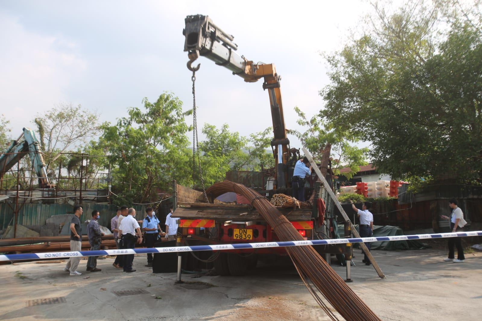 元朗起重機搬運鐵枝突墮下　砸斃七旬男工