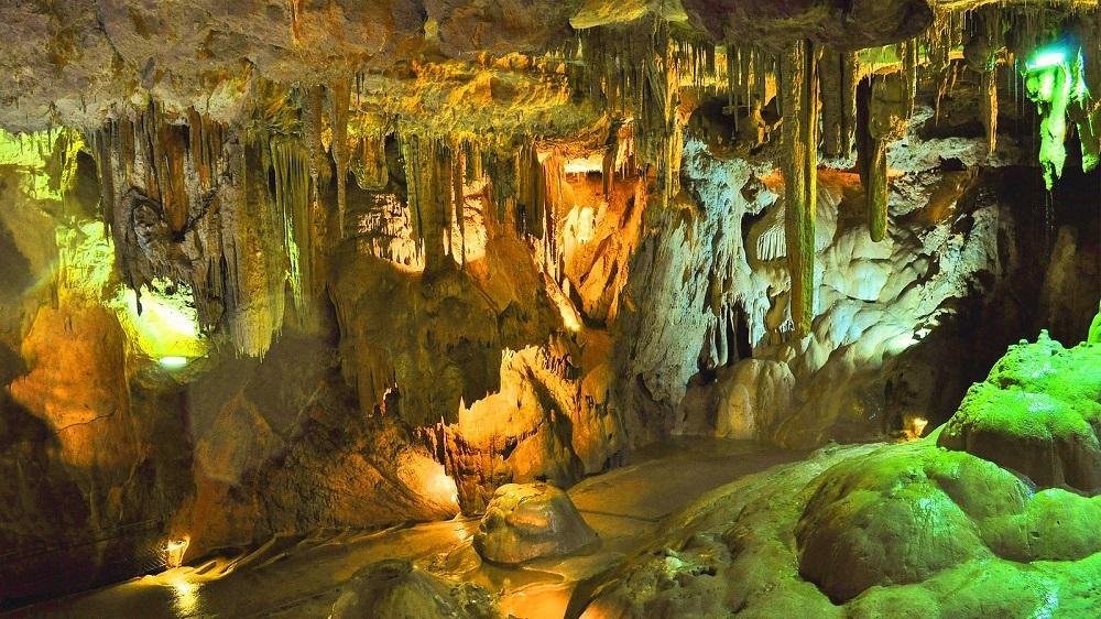 與那國島推廣的洞穴探險。(網上圖片)