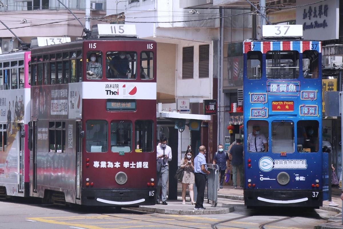 兩名內地漢涉嫌在電車上扒竊當場就擒。(資料圖片／林俊源攝)