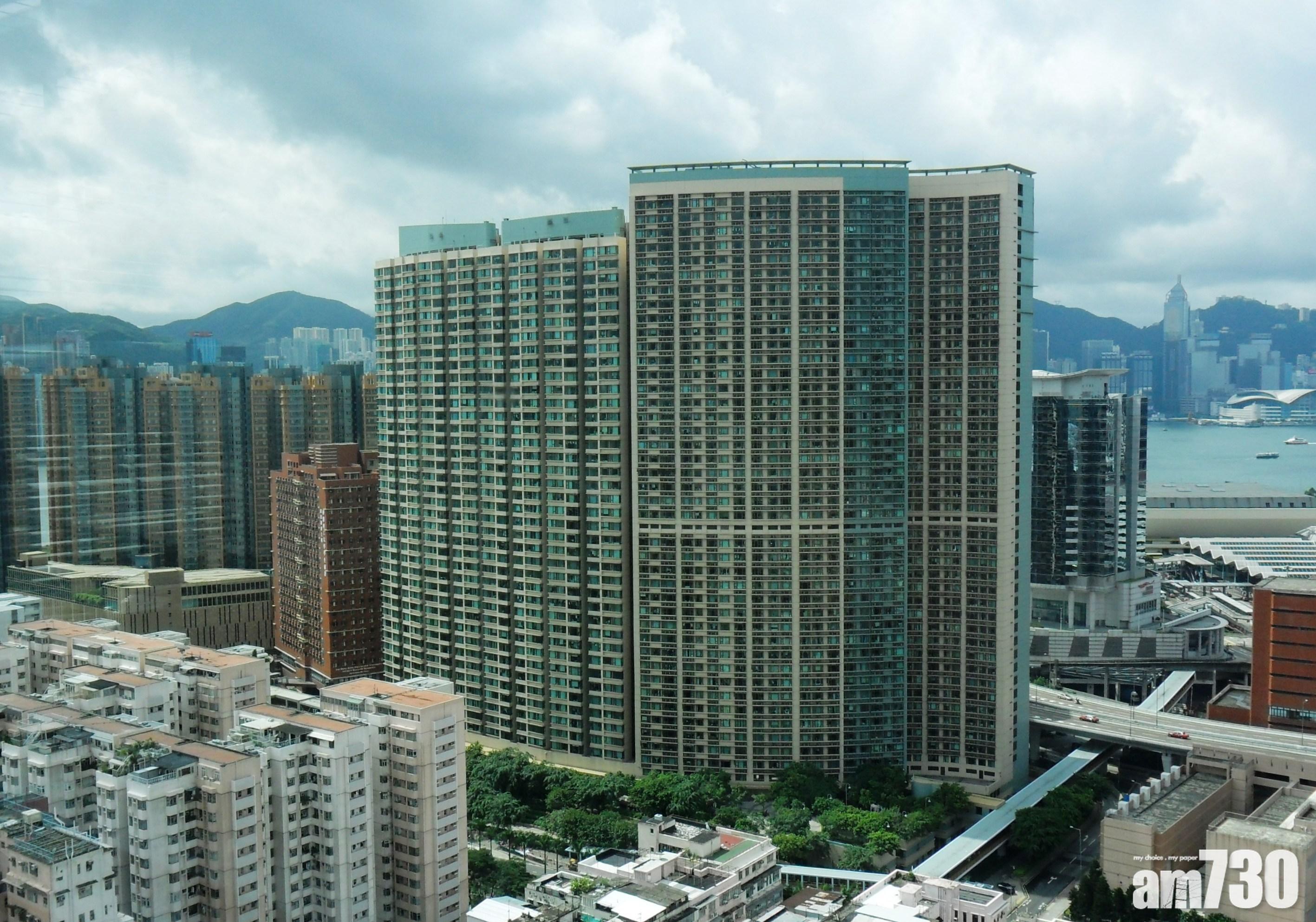 紅磡半島豪庭明廚兩房「則王」單位，業主因移民而減價沽貨，造價跌穿千萬元關口，但仍大賺離場。