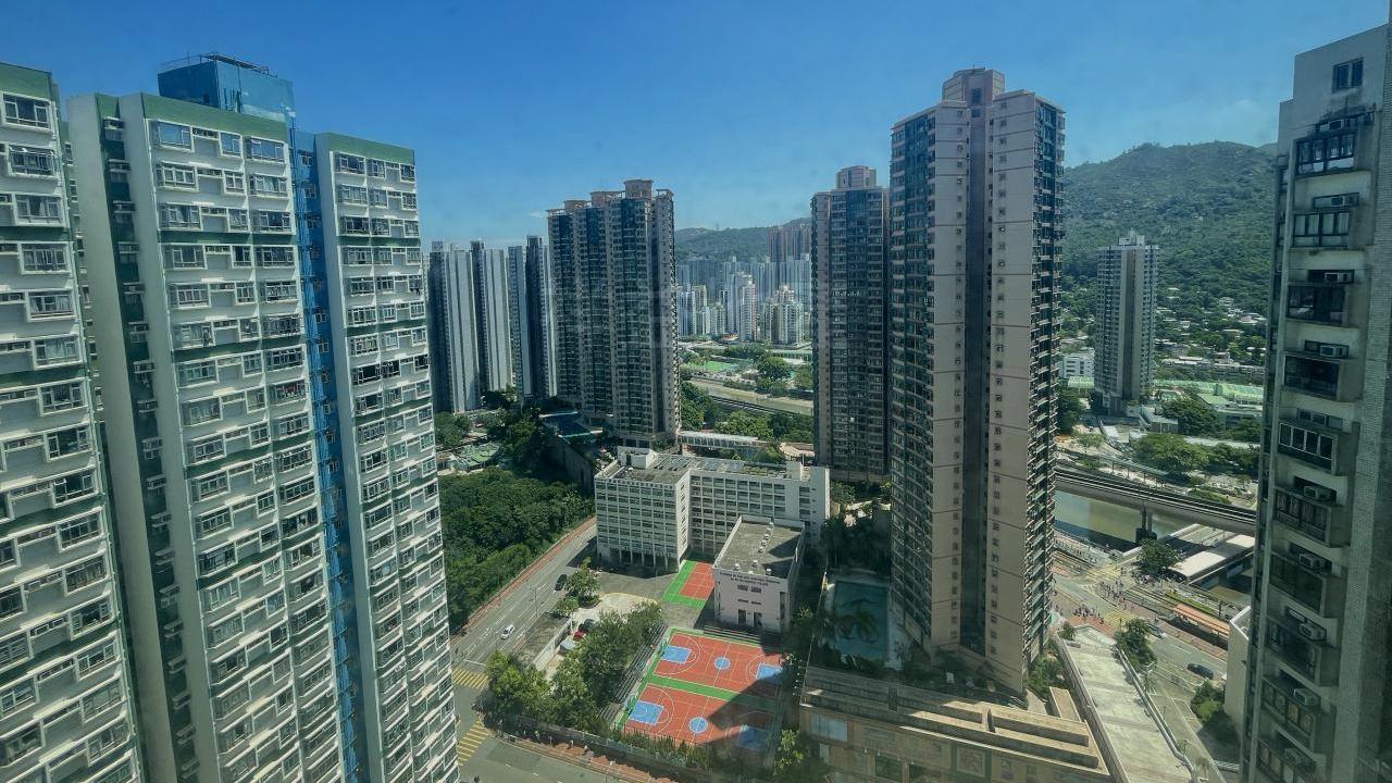 樓市減辣，加上樓價跌，吸引不少業主換樓，其中屯門及天水圍有3名業主先沽後買，促成四連環成交個案。(資料圖片)