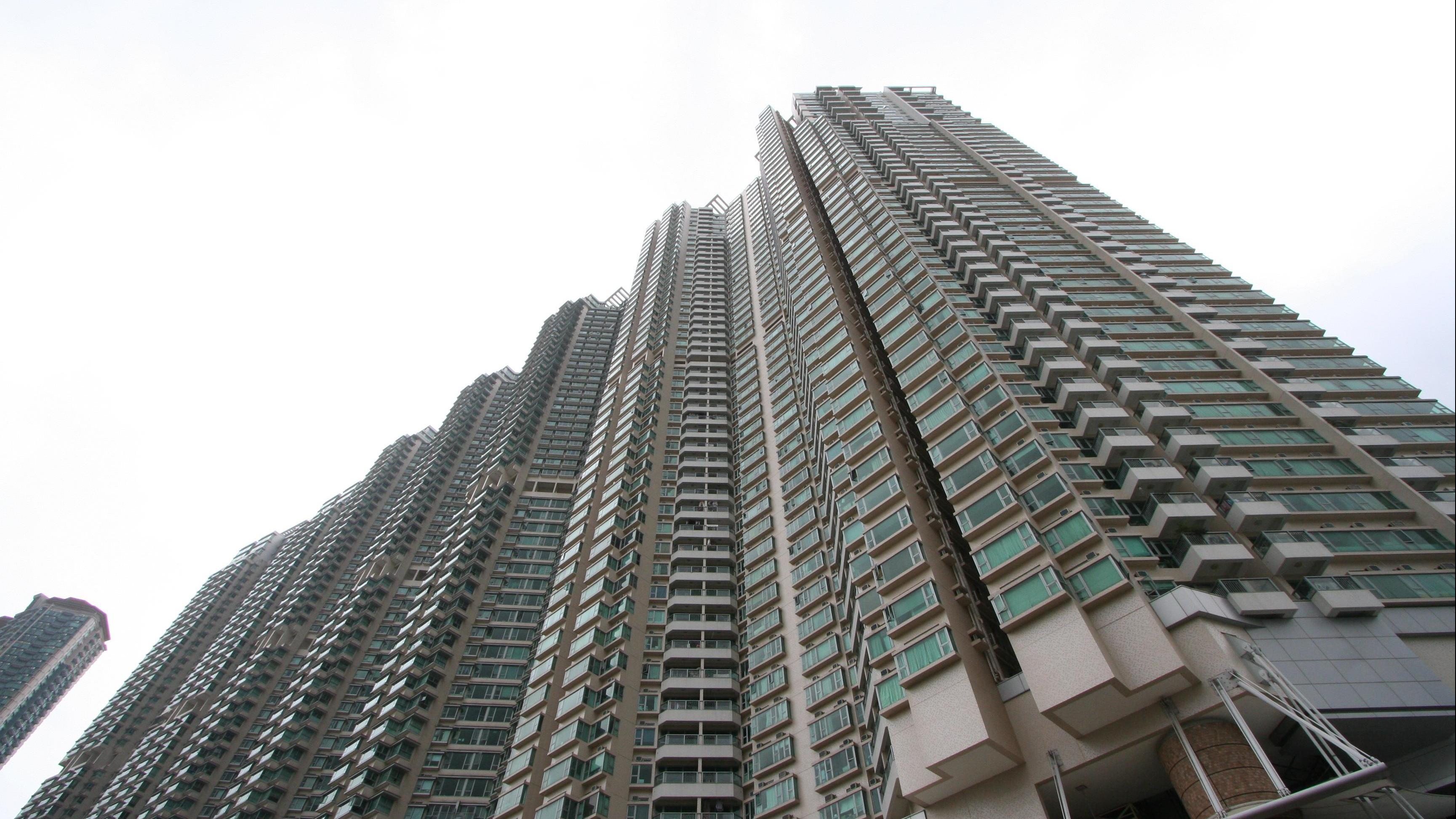 東涌藍天海岸影岸‧紅極高層山海雙景兩房戶，獲外區本地夫婦以1.7萬元承租，呎租31.5元。