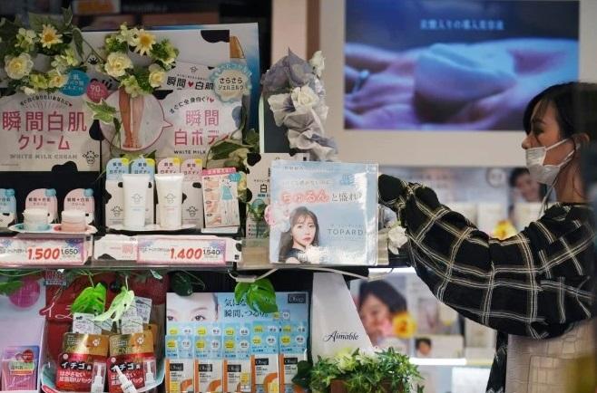 調查顯示，福島核污水排海後，中國兩大網購平台日本製化妝護膚品等銷量下跌。(資料圖片)