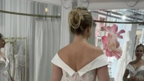 靈異照片｜女子試婚紗拍照 鏡中人竟跟自己不同 專家驚曝「好難遇到」