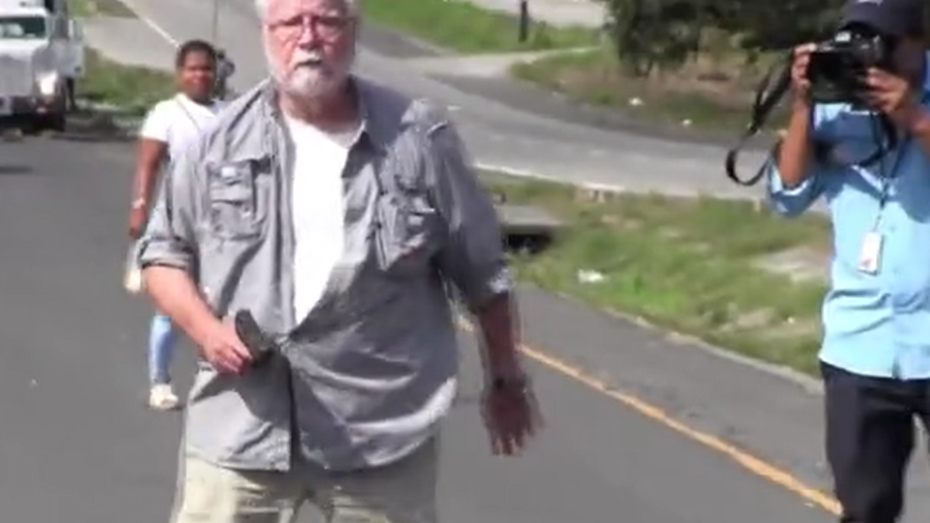 忍無可忍｜不忿被堵路 77歲美退休律師 當眾射殺兩名環保示威者 過程被拍下(有片)