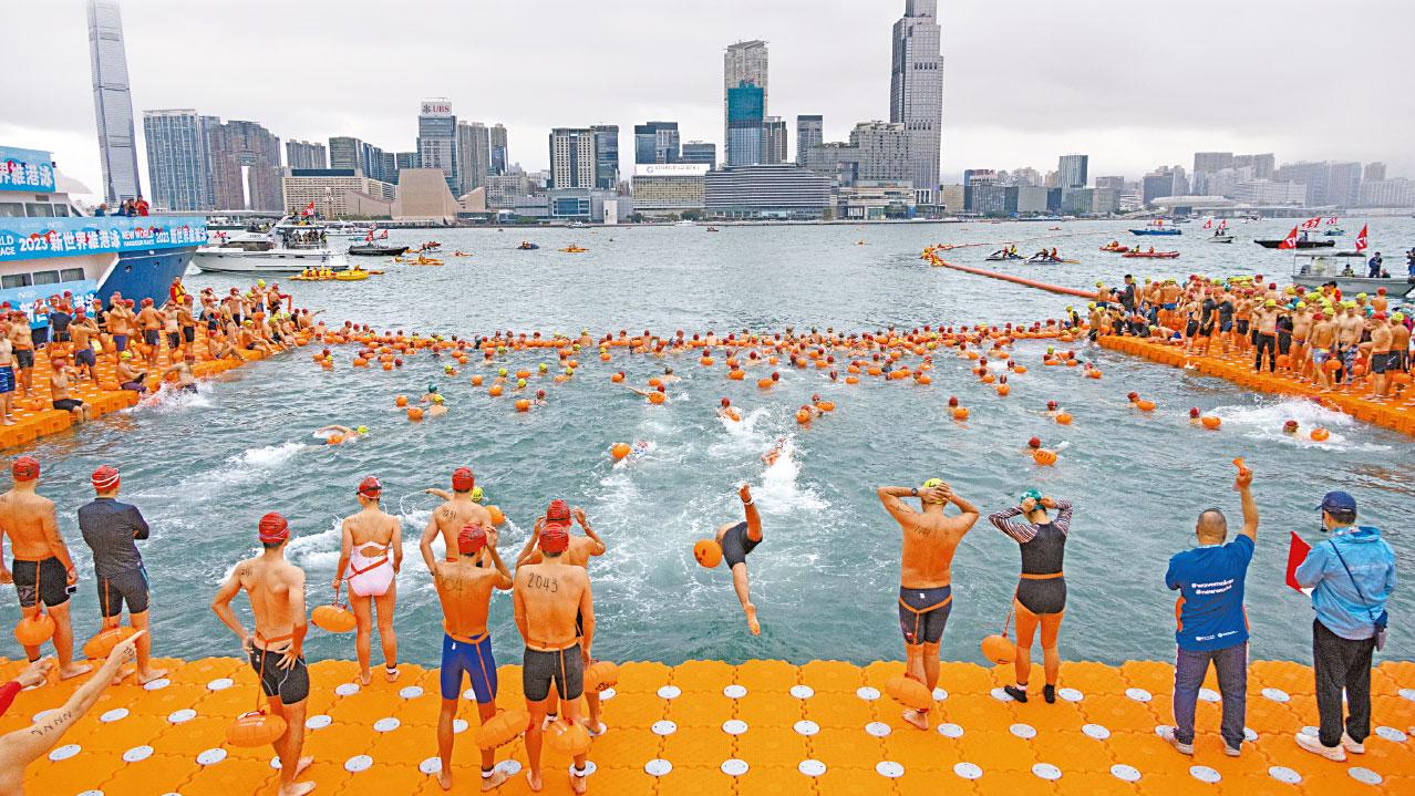 復常後首次維港泳 近3千人克服逆流衝終點 體育盛事陸續來 議員望帶動旅遊