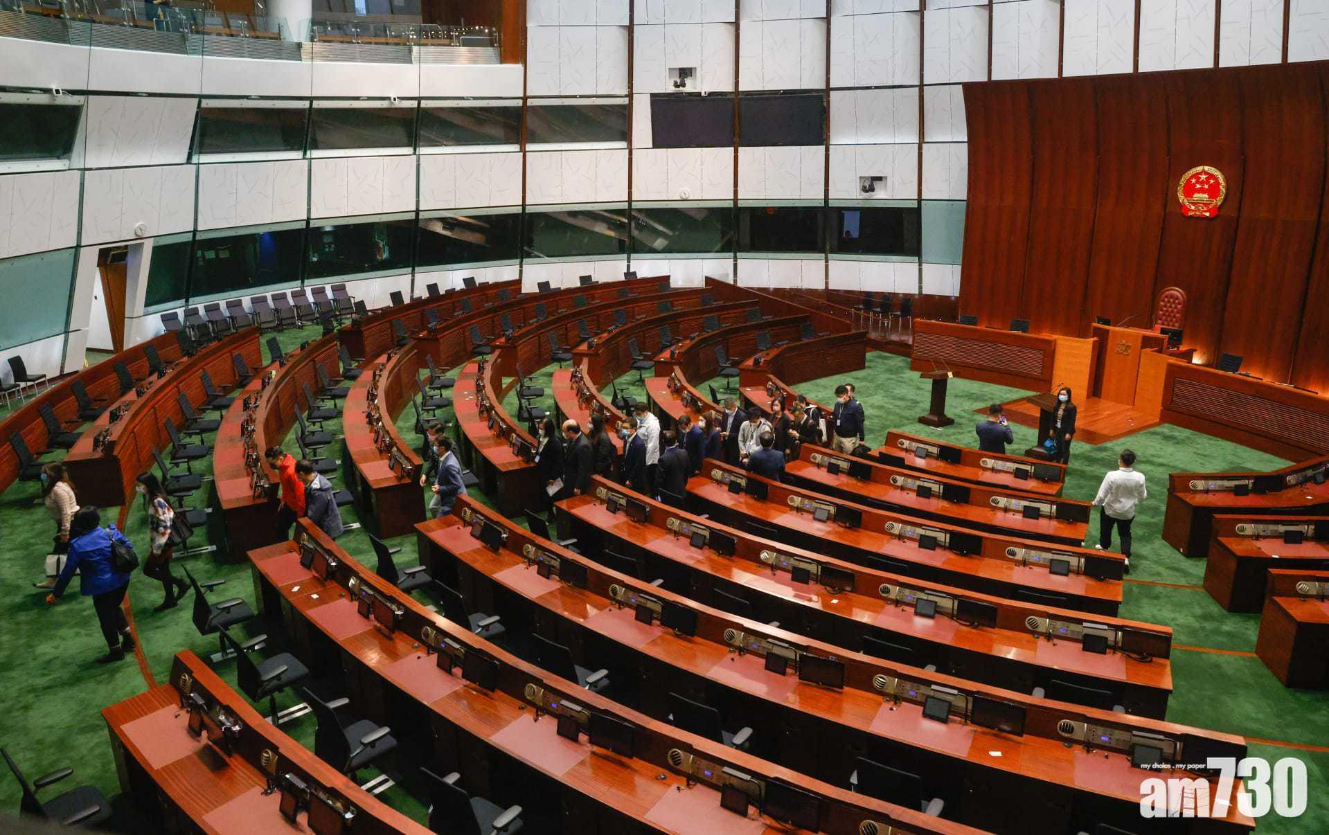 立法會審視薪津安排，一議員建議月薪再「提高四成」至15萬。(資料圖片／蘇文傑攝)