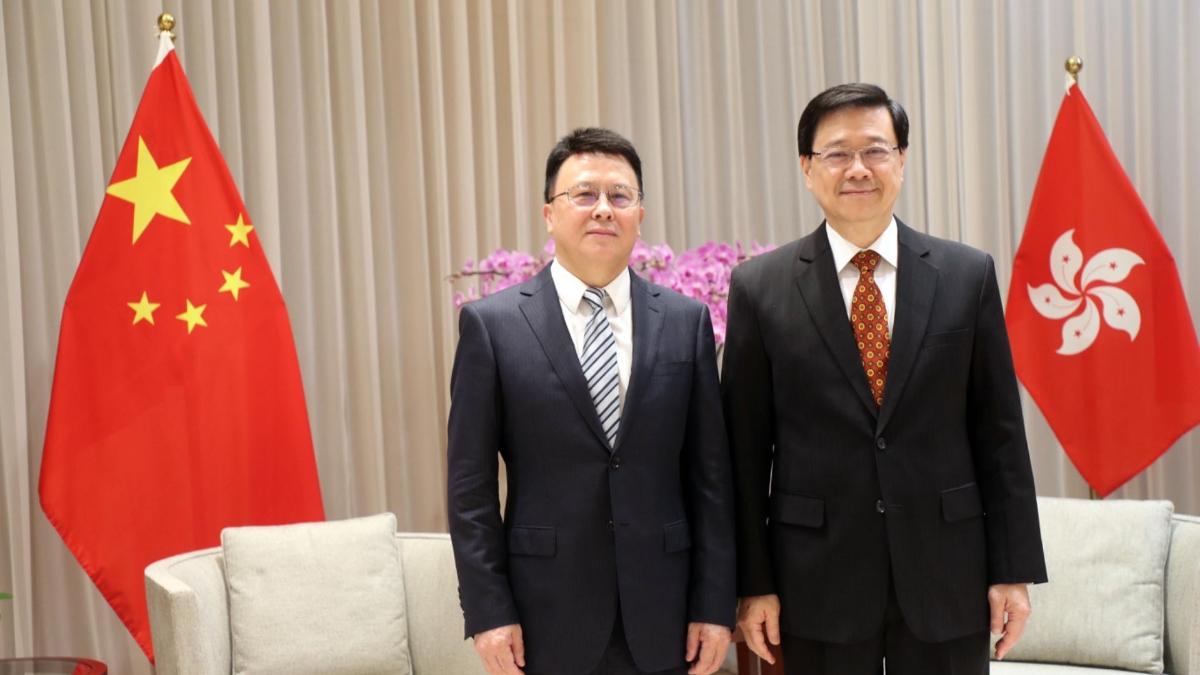 Ray Online｜中通社前社長形容李家超「雷霆手段，菩薩心腸」　表現男兒本色(中通社相片)