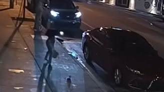 美國女饒舌歌手 當街槍殺經理人後 遭車猛撞 過程全拍下(有片慎入)