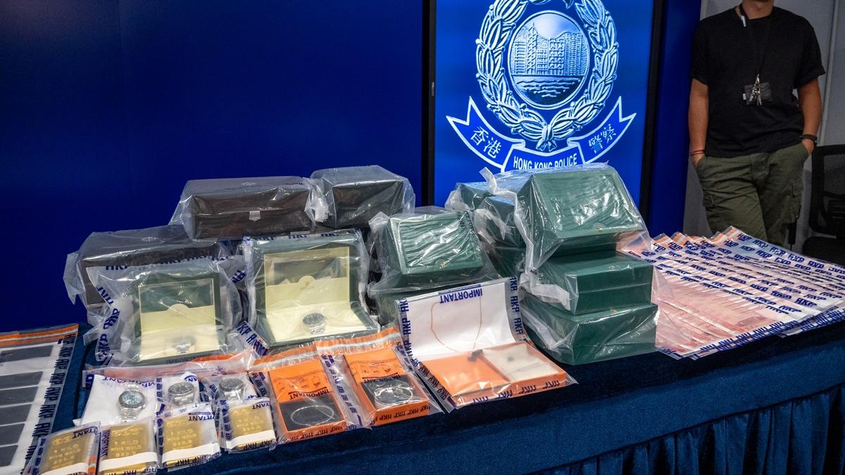 JPEX案警方再接獲24名苦主報案，圖為警方展示本案證物。(資料圖片／陳奕釗攝)