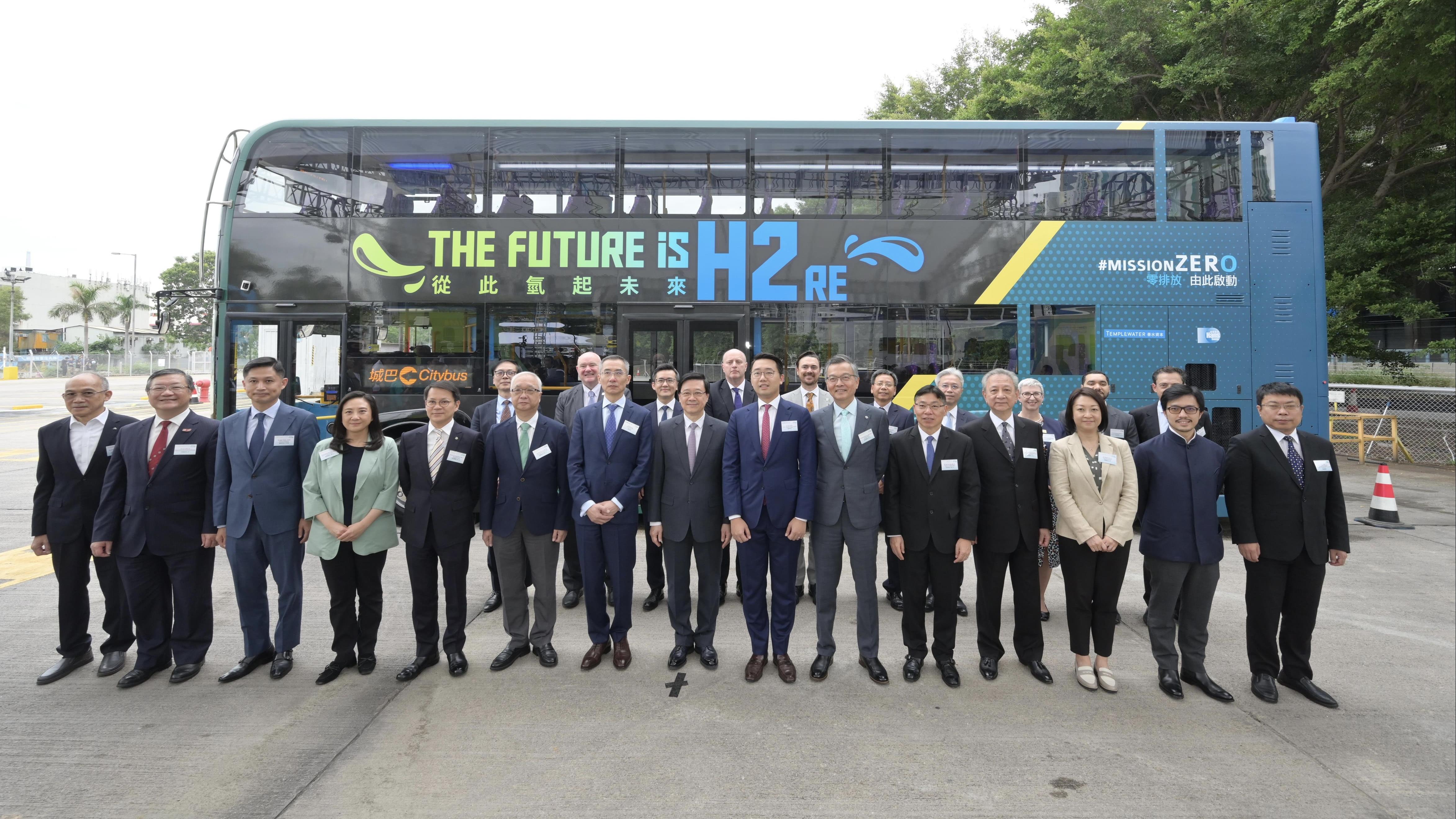 城巴引入全港首輛雙層氫能巴士及首個加氫站　最快明年1月行走九龍路線