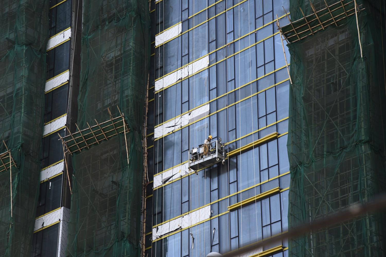 10月全港共錄305宗一手私人住宅買賣登記，按大跌66%，創今年新低。(資料圖片)