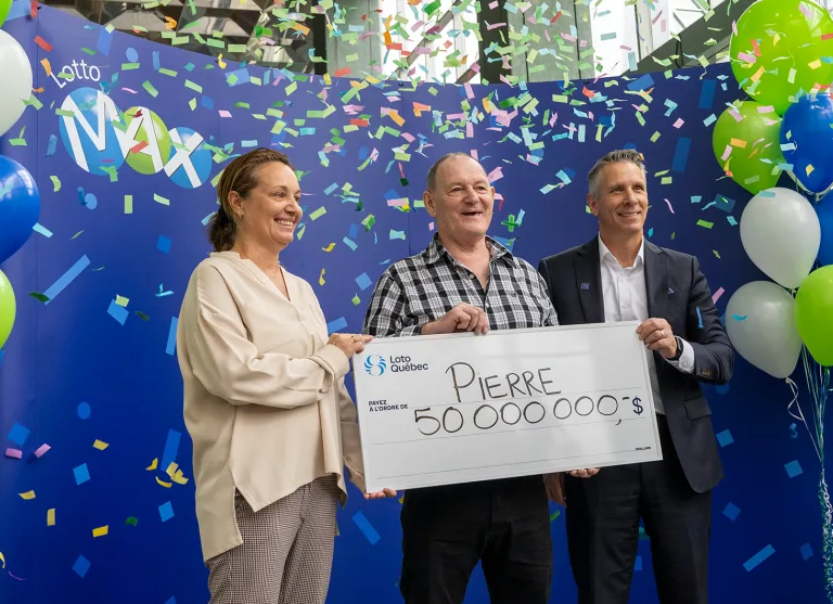 加拿大一名60多歲的中年男貨車司機表明「我的訴求是上班」。他早前中了5,000萬加元（約2.9億港元）彩票頭獎，翌日早上4時半仍準時上班，並不打算提早退休，原因是「公司需要我」。