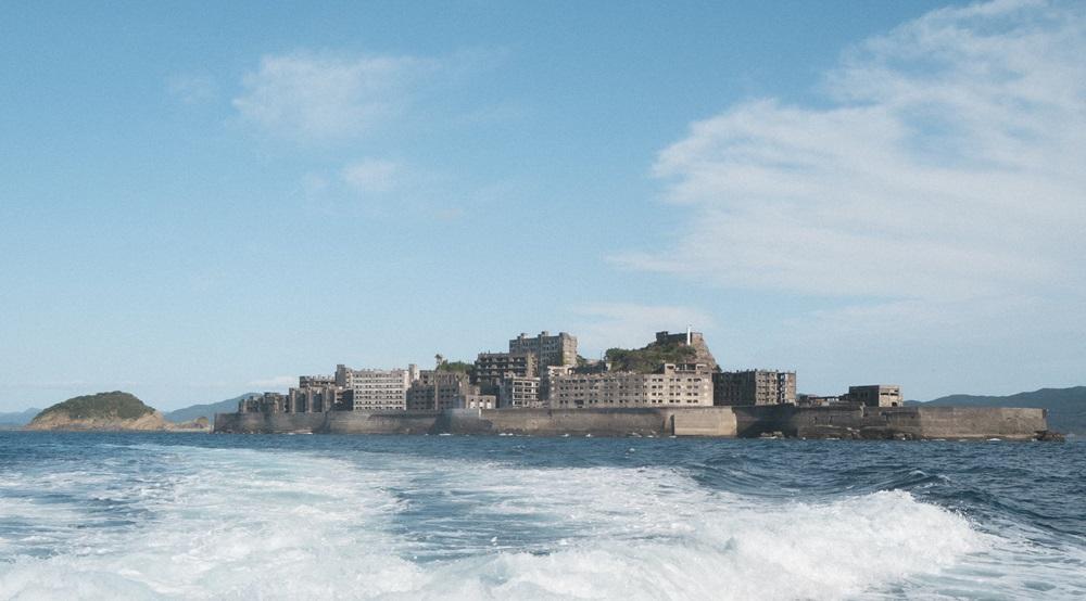 有軍艦島之稱的端島。(X)