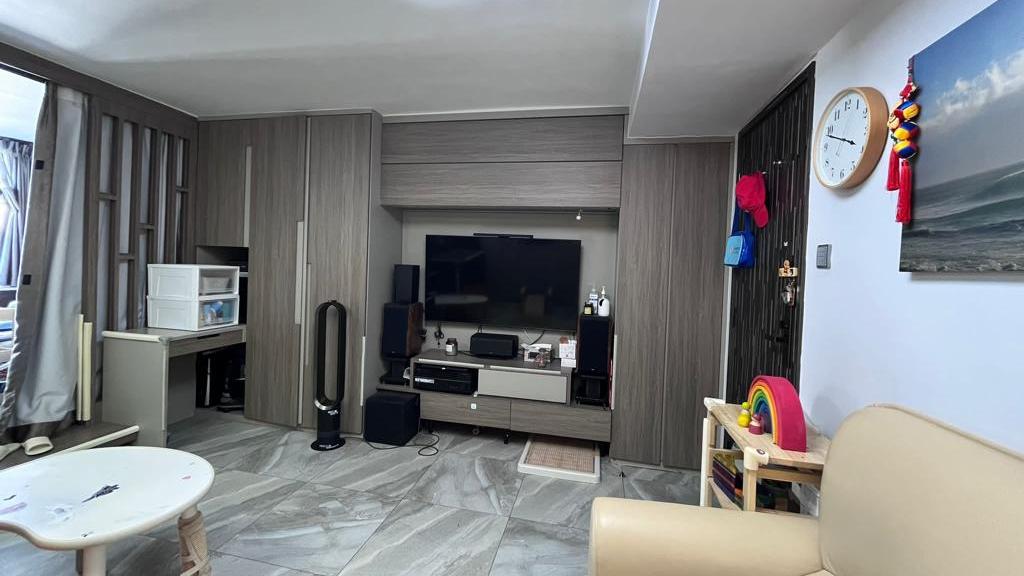 全屋裝修十分新淨雅緻，同時設有不少收納傢俱。(代理提供)