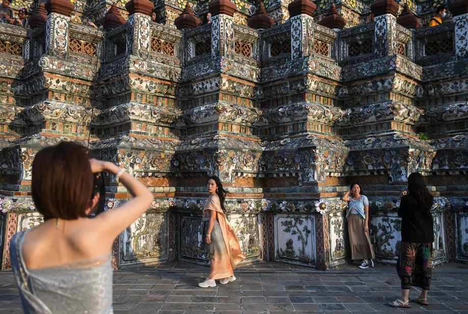 中國遊客此前已可免簽證到泰國旅遊，惟曼谷百貨公司槍擊事件打擊中國客遊泰意欲。(資料圖片)