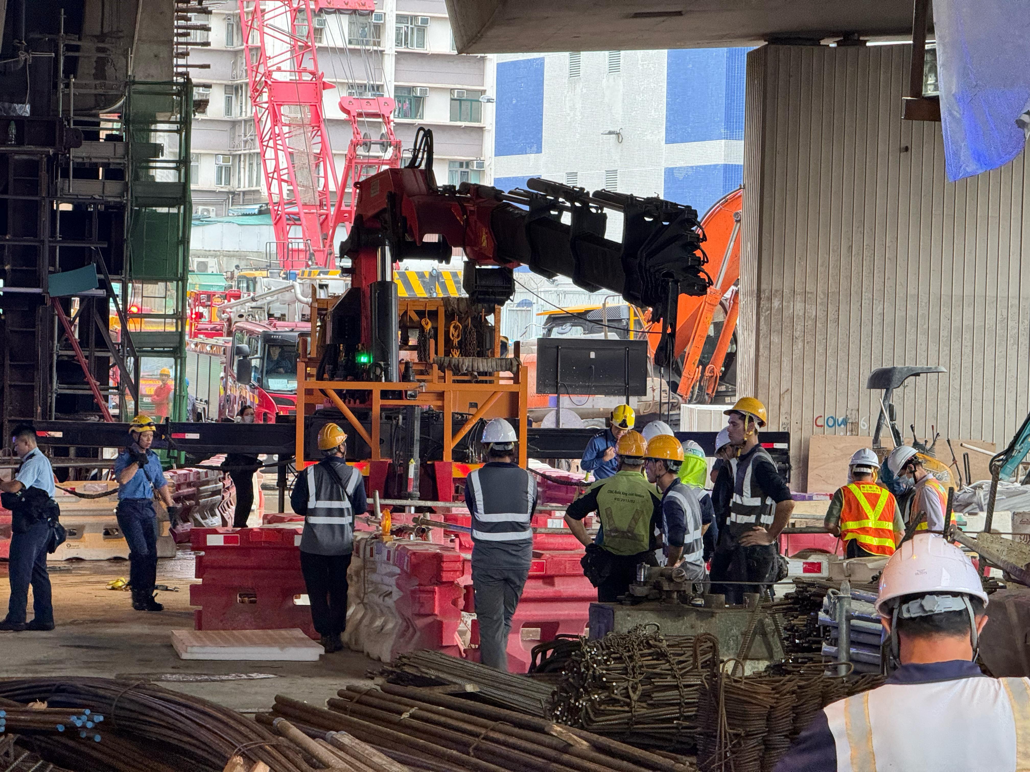 工業意外｜油麻地地盤吊臂斷纜擊中4工人　工會懷疑地盤趕工無清場