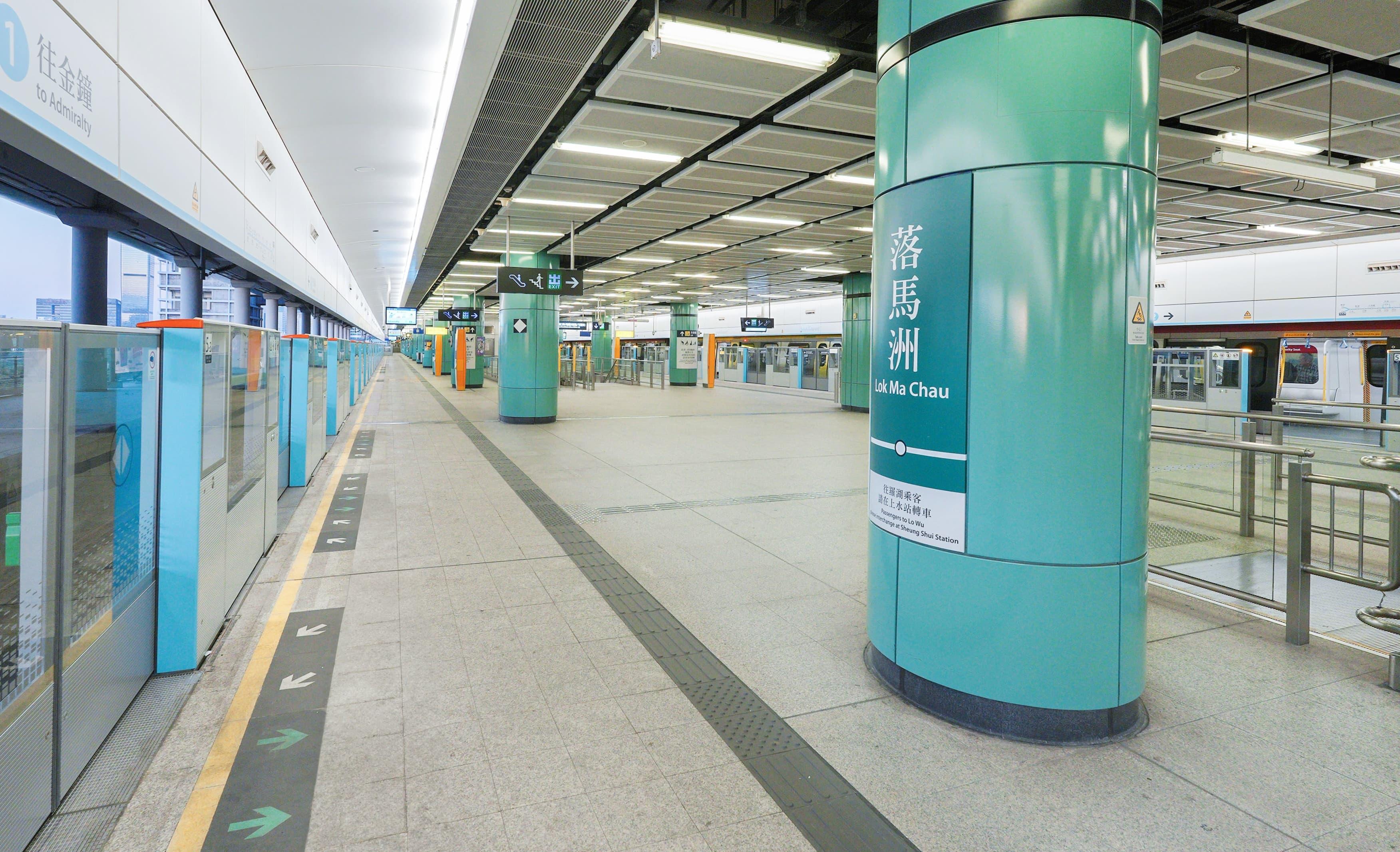 港鐵表示，東鐵綫落馬洲站的全部自動月台閘門已於今日(18日)完成安裝並投入服務(港鐵圖片)