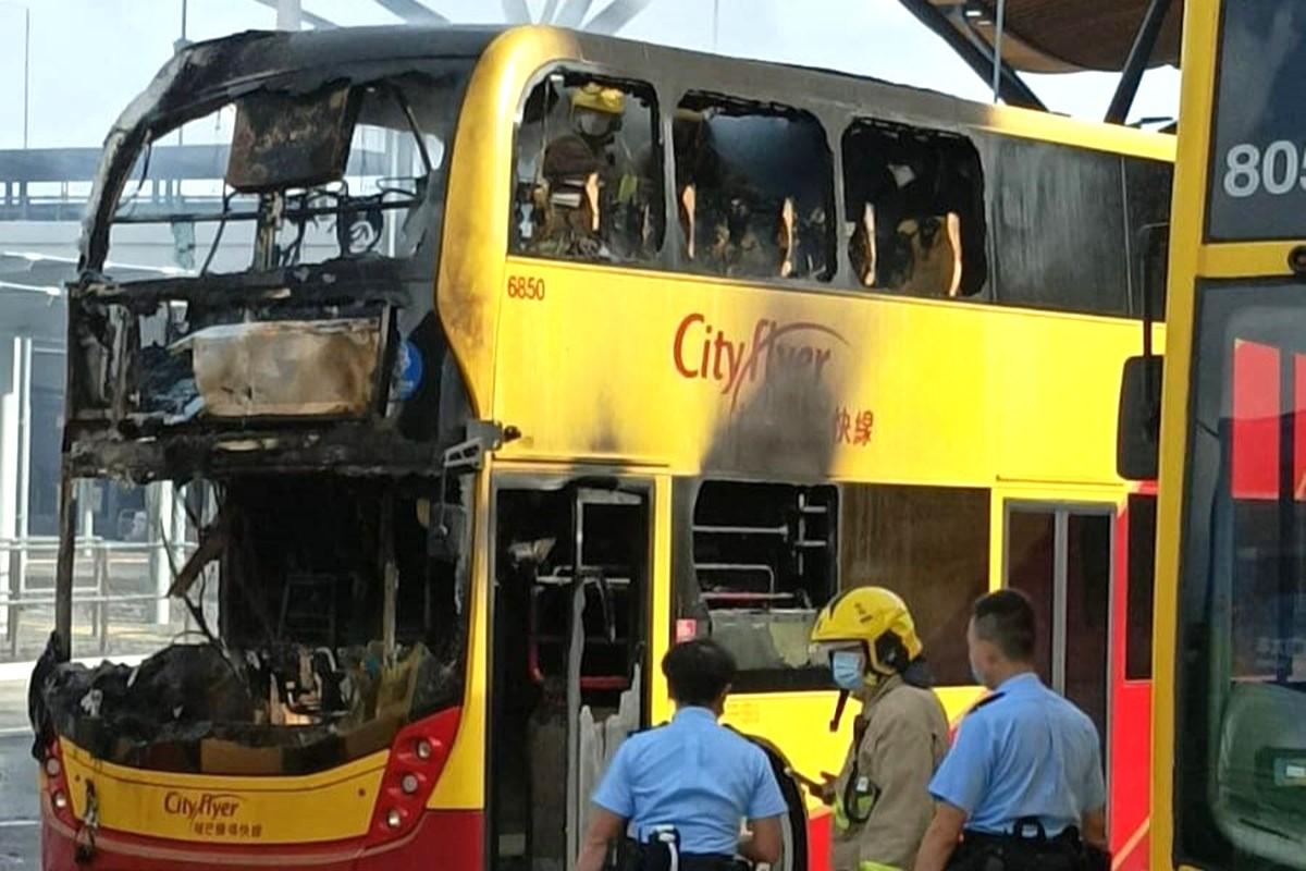 港珠澳大橋香港口岸公共運輸交匯處去年有城巴被縱火。(網上圖片)