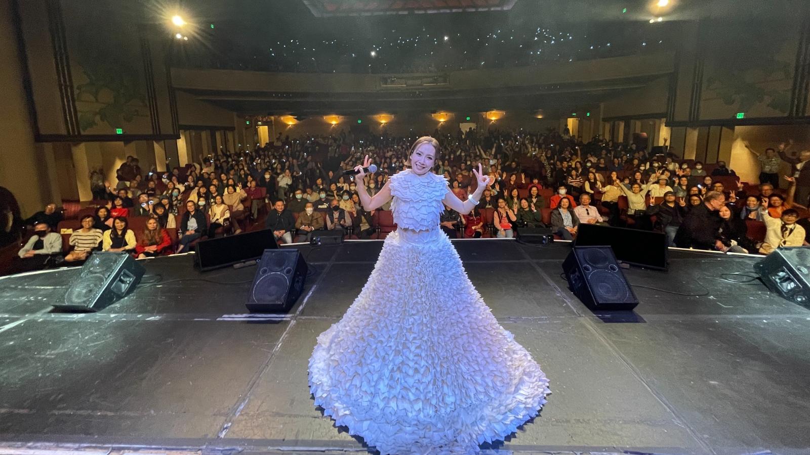 關心妍慈善巡演唱到美國 囡囡返學無緣赴當地做「嘉賓」