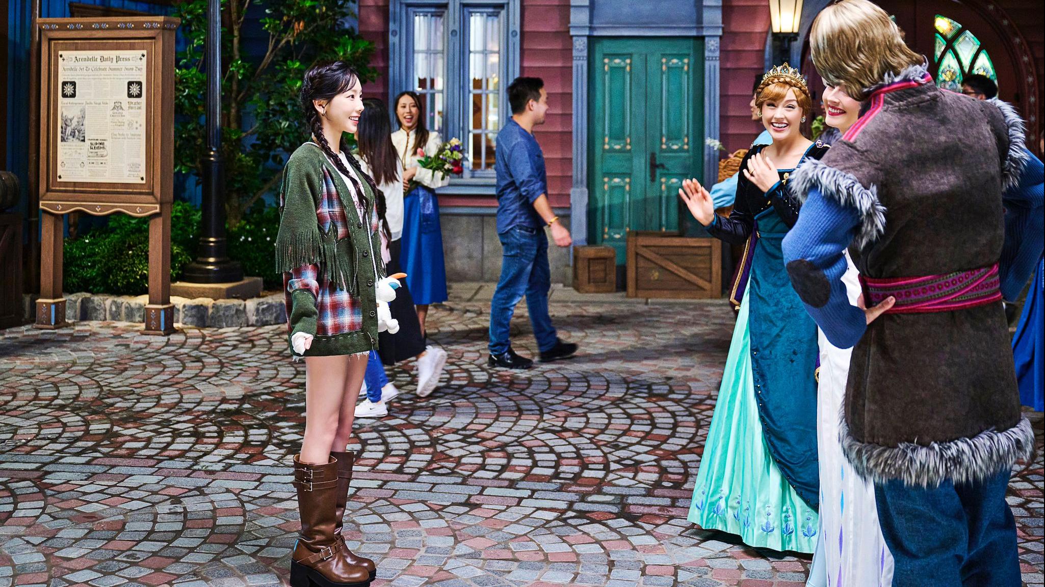 太妍成首位踏足魔雪奇緣世界韓國藝人 終於在香港迪士尼樂園夢想成真