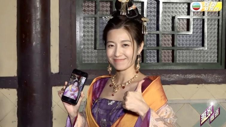 陳自瑤再披《公主嫁到》戲服做直播帶貨 身形比13年前更弗