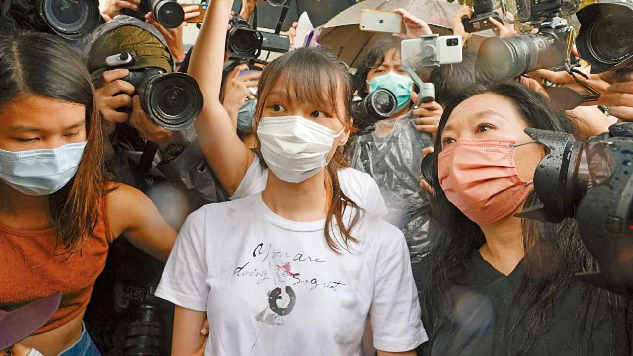 周庭棄保潛逃加國 港府：依法全力追捕 國安處及外交部強烈譴責 籲勿選不歸路