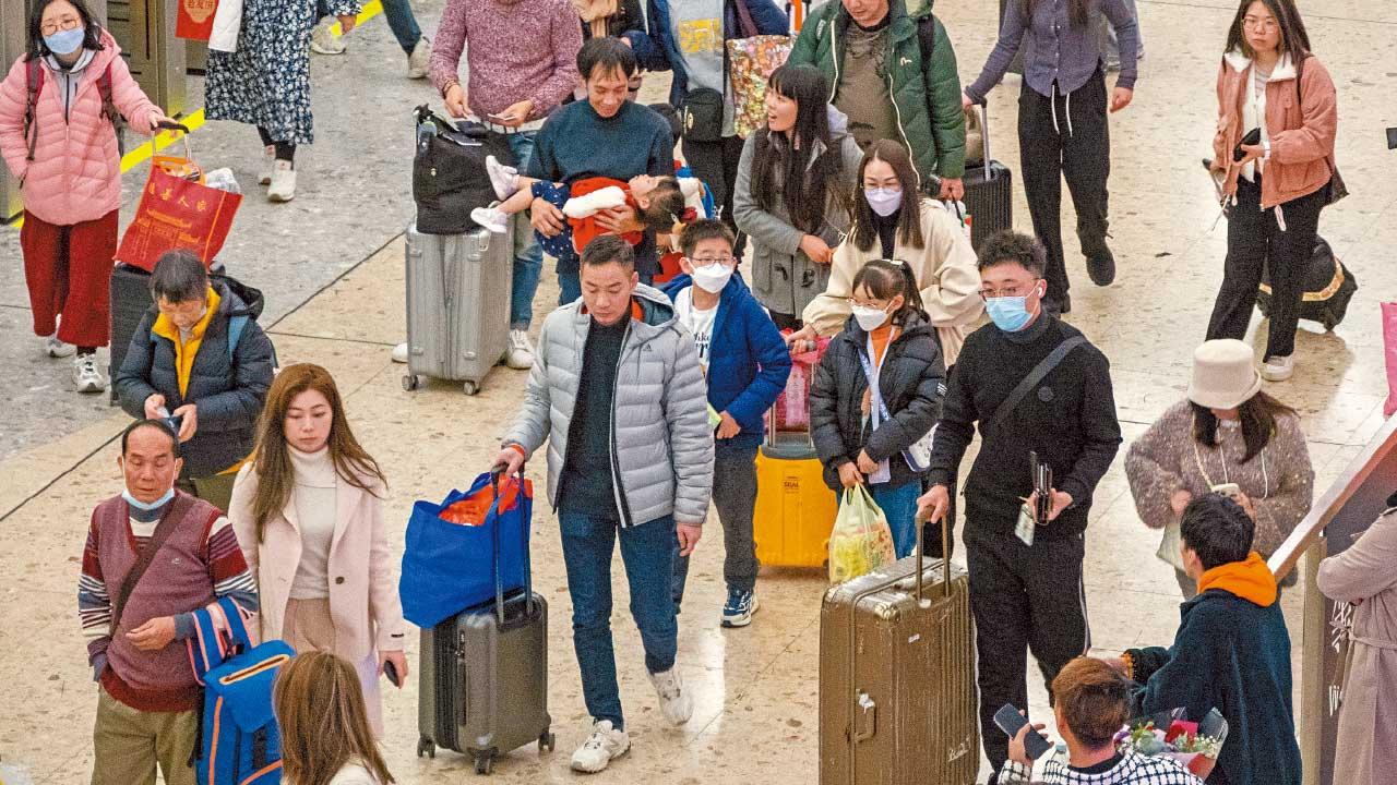 聖誕長假連續3日過百萬人次出入境  業界：市民「手緊」市道遜預期 邵家輝籲提升服務「多啲笑容」