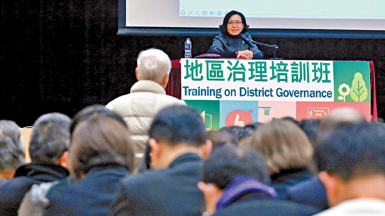 麥美娟稱機制讓市民有監察權 區議員須八成出席率