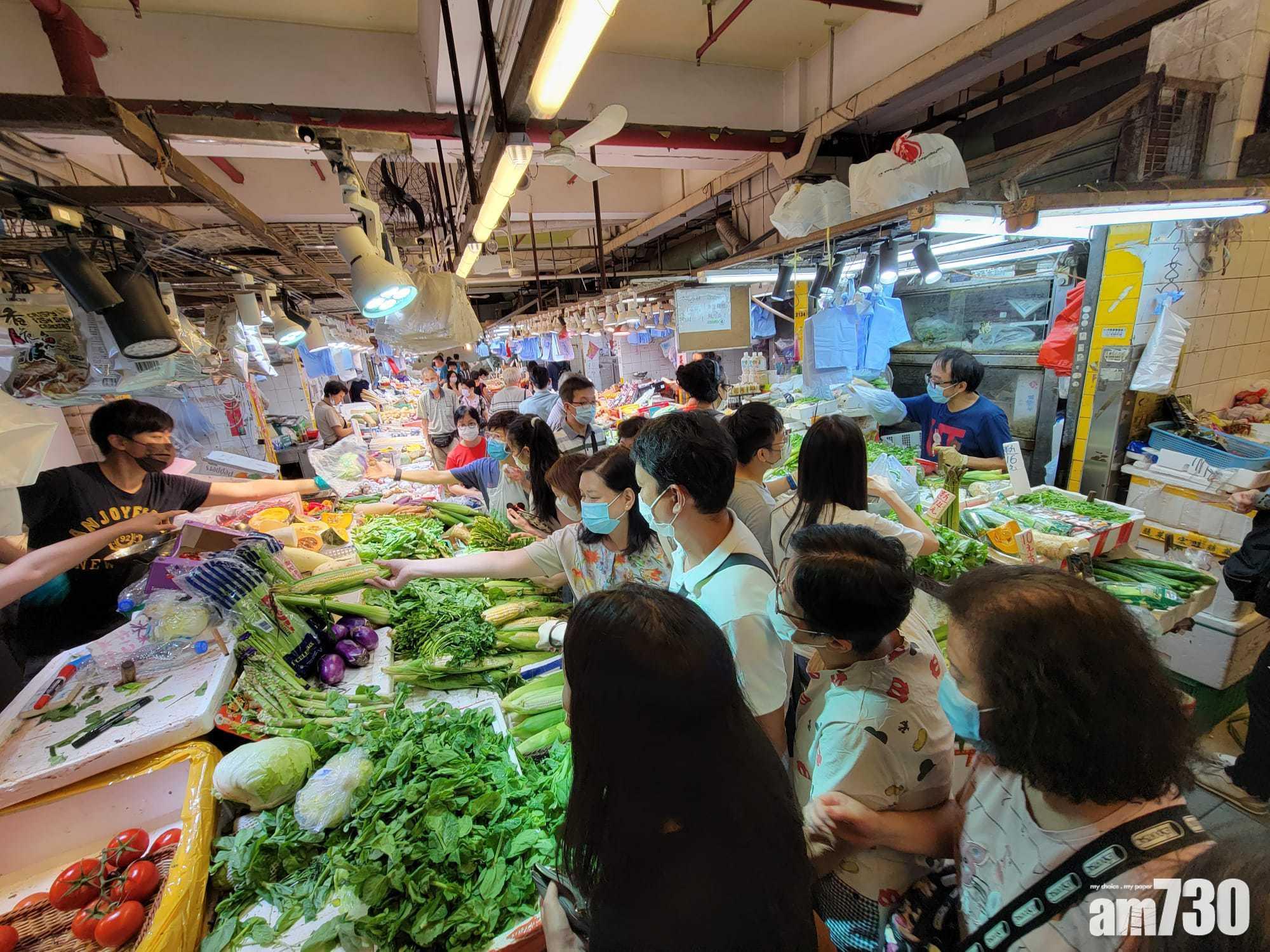 今日冬至，不少市民到街市買食材準備與家人「做冬」。(資料圖片)