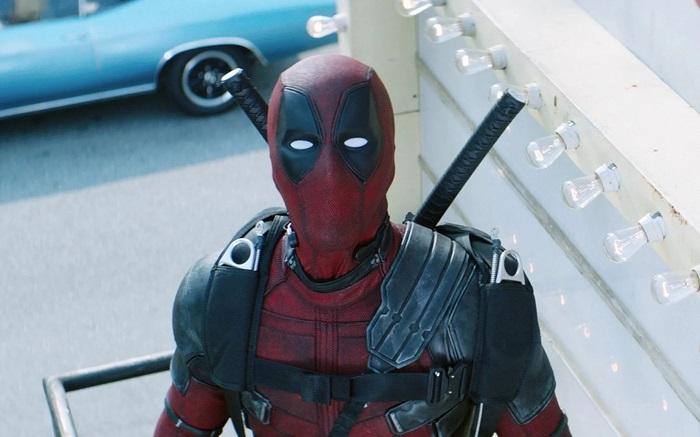 「死侍」賴恩雷諾士又惡搞 輪玩米奇鐵血戰士