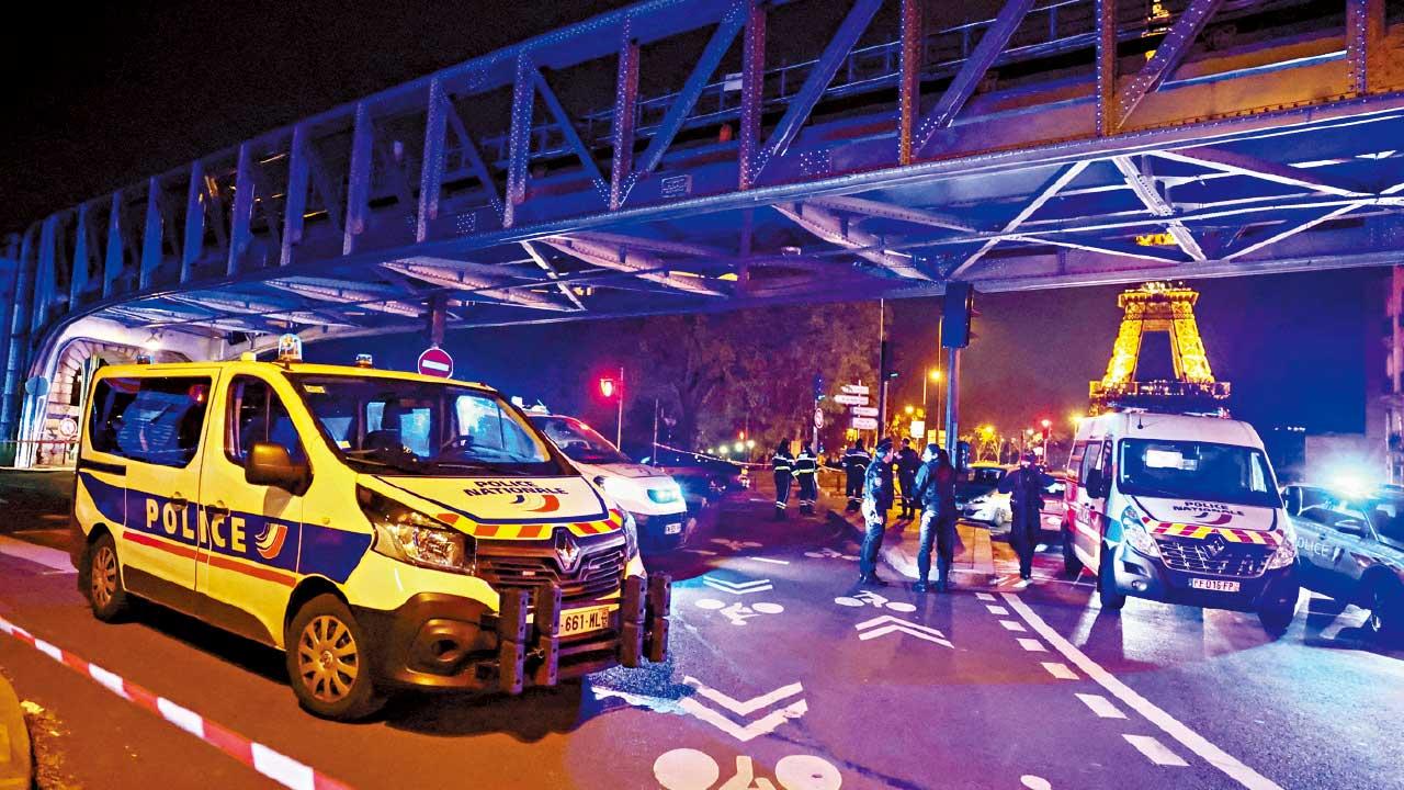 26歲男難忍巴人受害 巴黎鐵塔外襲遊客3死傷