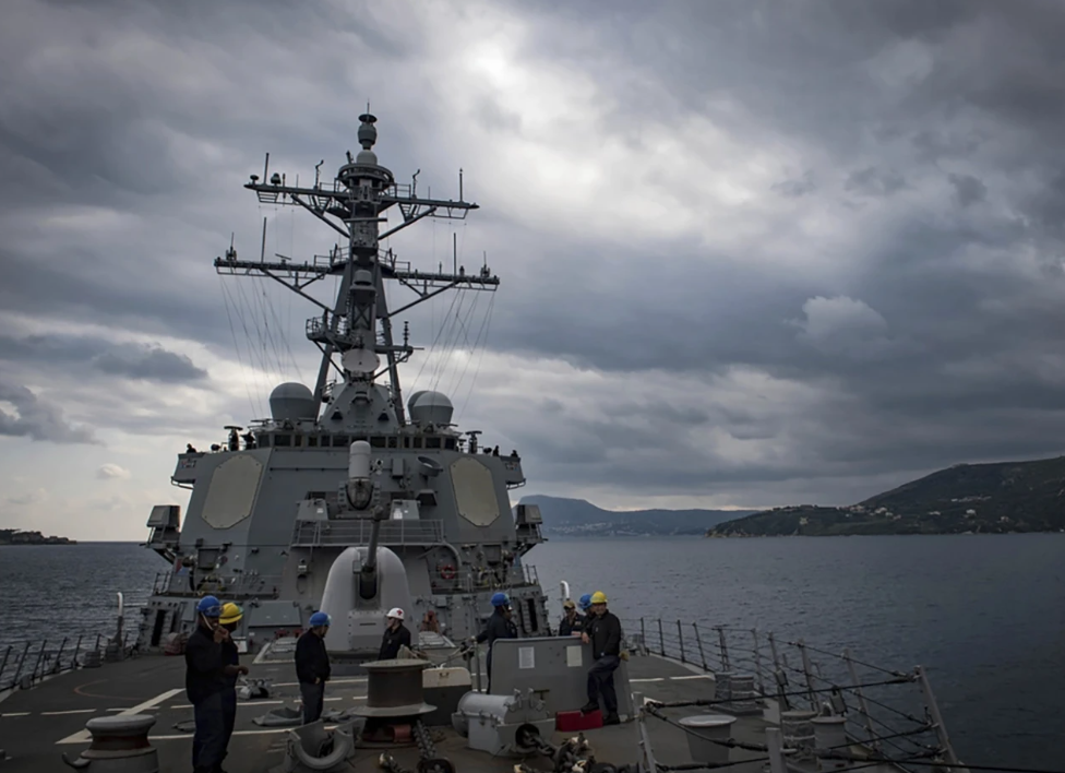 美國海軍驅逐艦卡尼號趕到提供協助，並擊落3架來襲的無人機，指控是受伊朗支持的也門胡塞武裝所為。(資料圖片)