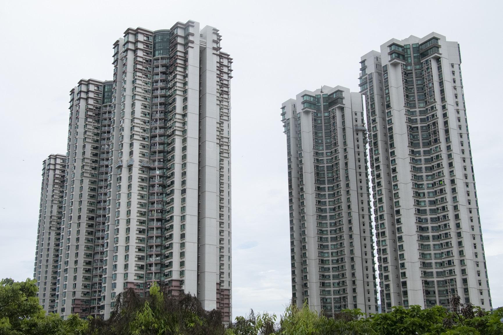 火炭鐵路沿線豪宅屋苑駿景園，錄靚裝東南馬場景三房戶租賃成交，月租3.2萬元。