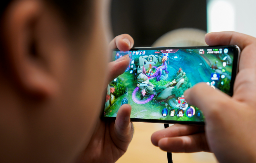  國家新聞出版署發布《網絡遊戲管理辦法（草案徵求意見稿）》，擬限制遊戲過度使用和高額消費，網絡遊戲不得設置每日登錄、首次充值、連續充值等誘導性獎勵。（路透社資料圖片）