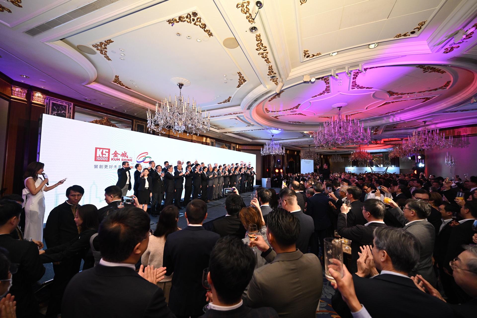 營創更好未來 金城營造喜慶60載 王紹恆：將舊電塔活化生態塔概念 可最大程度減碳 冀政府積極考慮