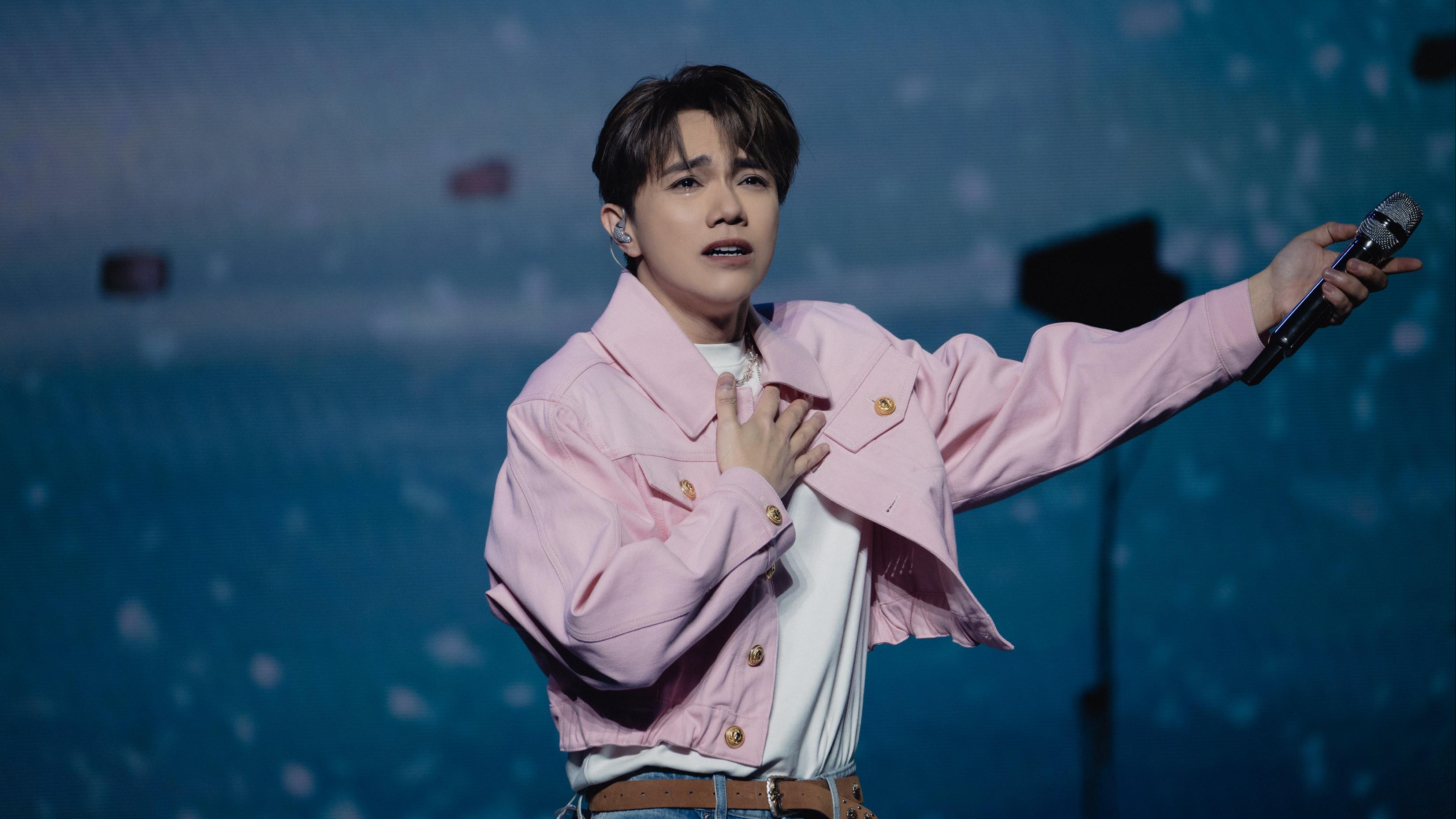 張敬軒演唱會｜為母親獻唱《青春常駐》母子齊落淚 張敬軒落力拉票唱到爆褲鏈