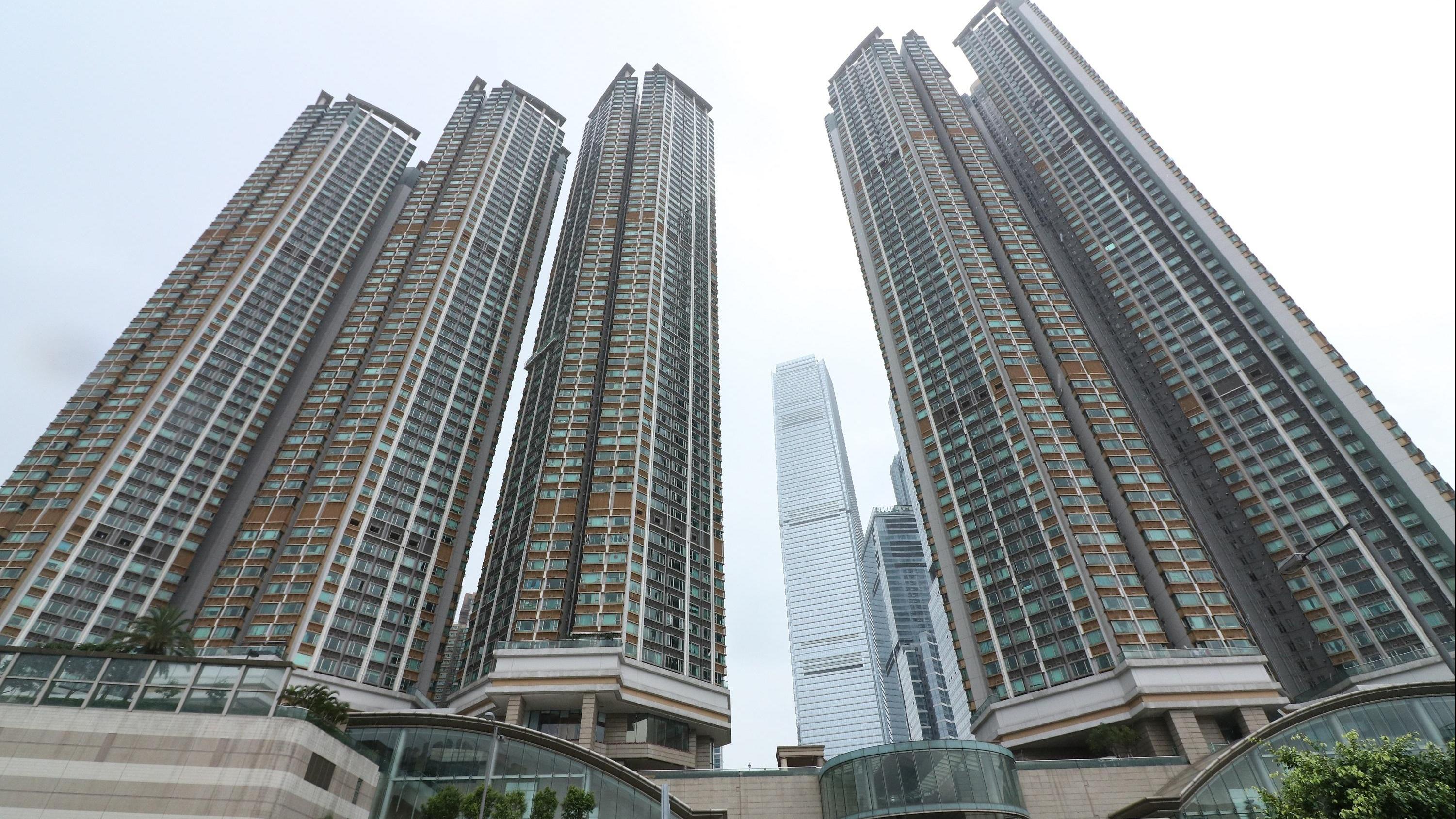 資深投資者Ken Sir呂宇健於上月以1,820萬元，沽售九龍站擎天半島兩房戶，持貨逾3年帳蝕60萬元離場。(資料圖片)