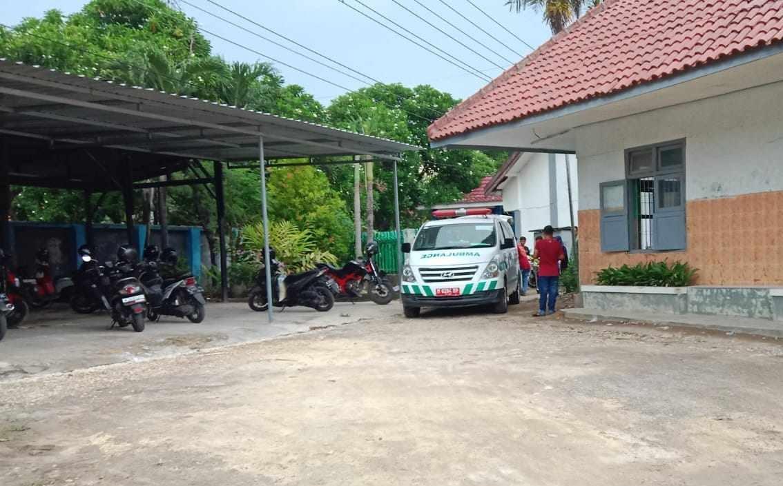 救護車到學校，把女學生送院。(互聯網)