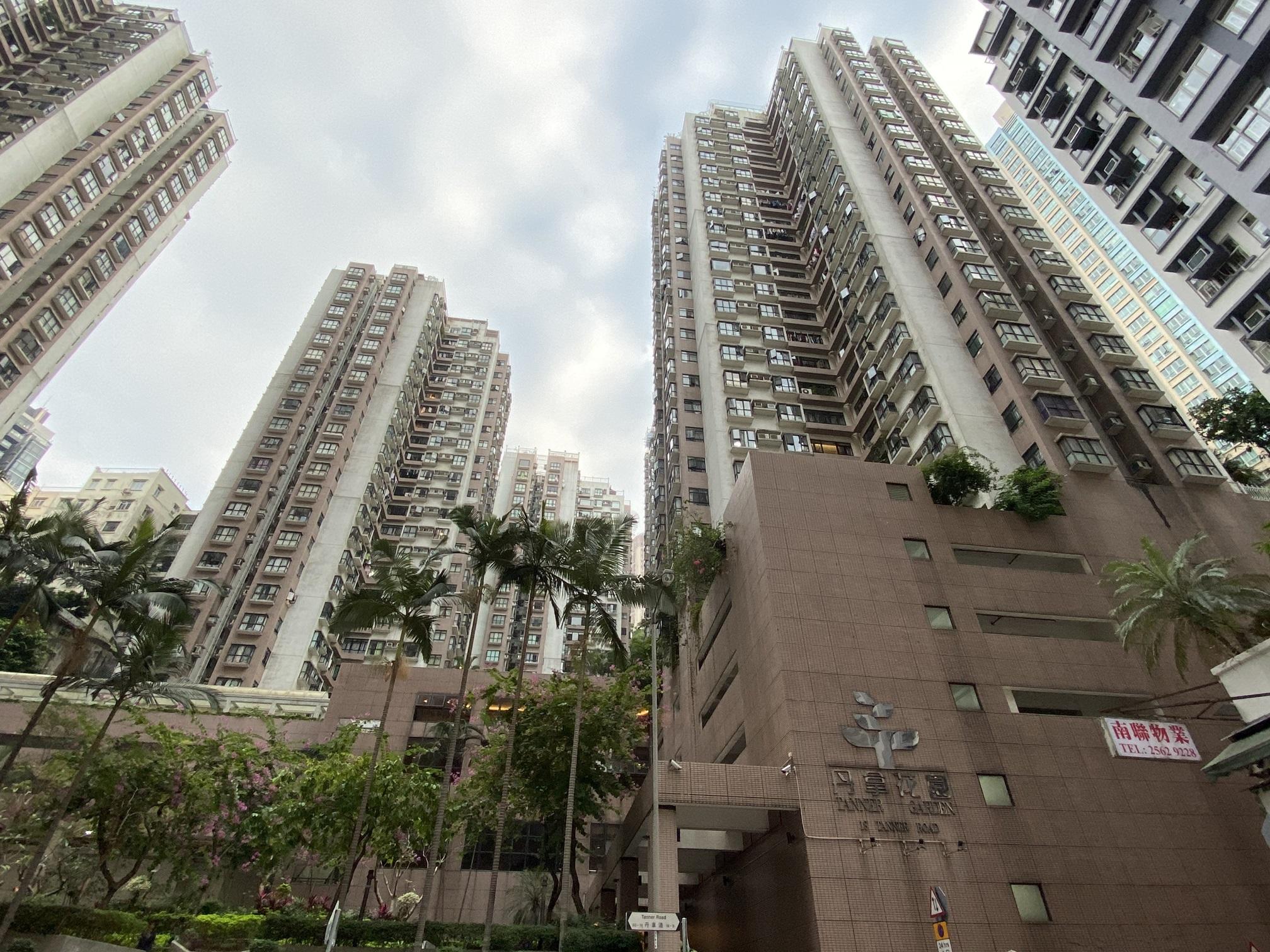 長情業主減價賣丹拿花園高層三房 呎售1.4萬 持貨32年帳賺6倍｜二手樓成交