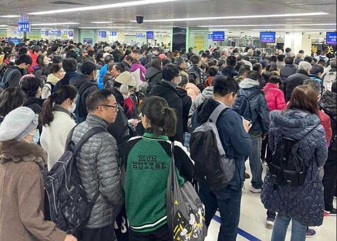 港人北上消費已成新常態，預計每月有約40億消費力北上。(深圳大陸吃喝玩樂交流fb)