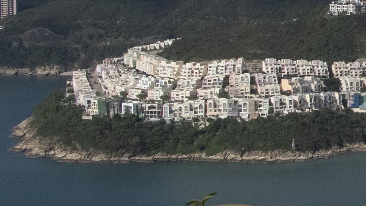 世紀大暴雨後，大潭紅山半島暫僅錄一宗二手成交，屬大額蝕讓個案，據悉，該成交附帶加辣條款，若於成交前需拆除僭建物，由新買家負全責。(資料圖片)