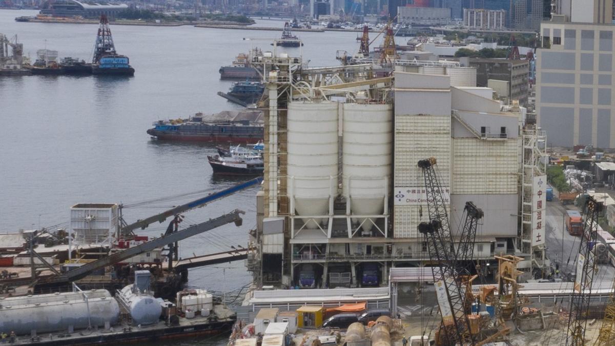 油塘東源街的混凝土廠房爭議不斷。(資料圖片)