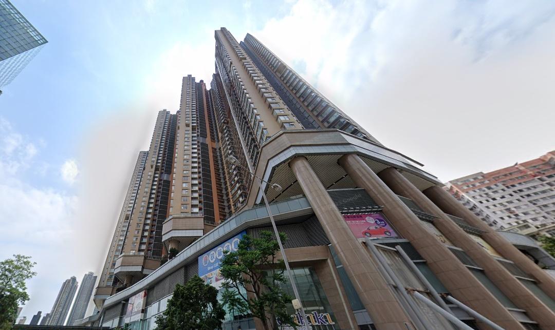 19歲女危坐窗邊企圖跳樓，獲救送院。(Google Map)