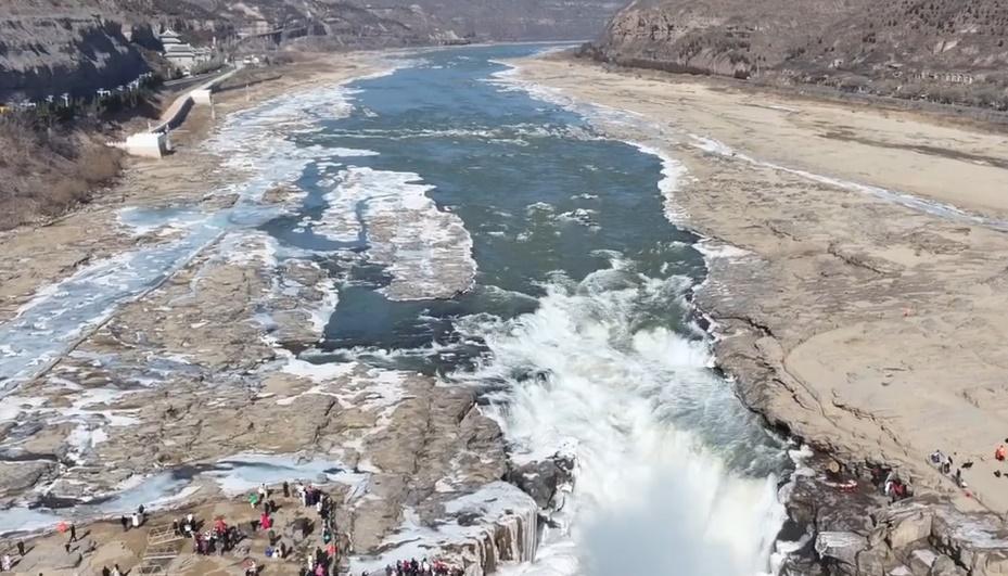 黃河水變清奇景，史上記載僅43次。(微博)