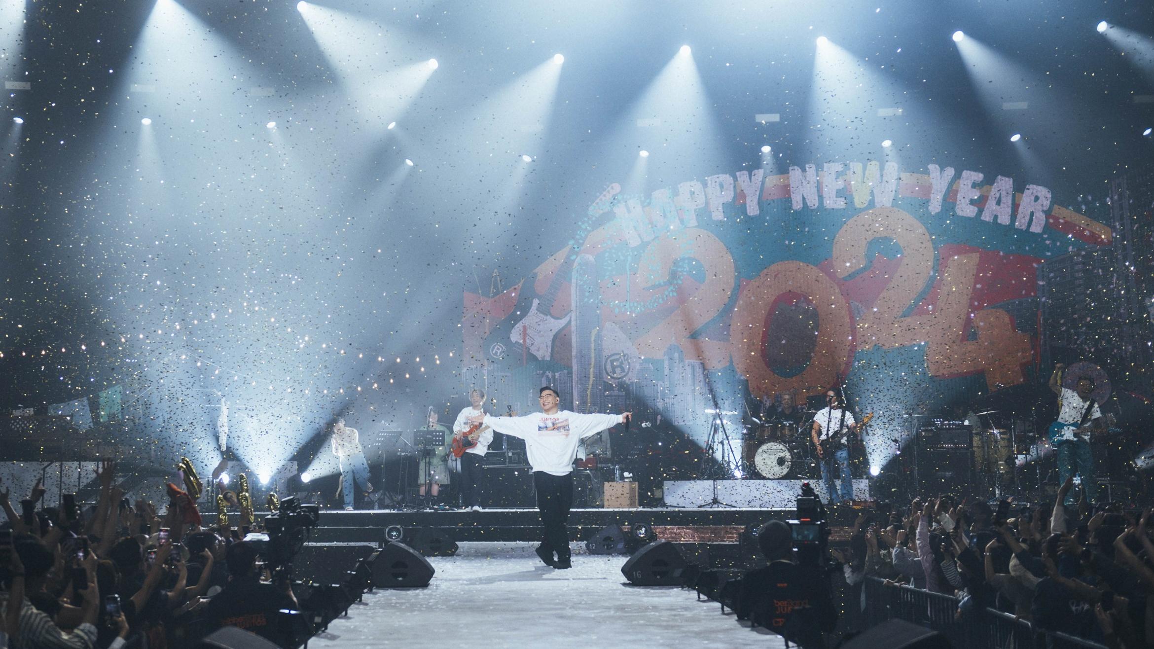 RubberBand演唱會｜除夕倒數唱到罰錢 主音6號繼續以音樂講香港故事：大家傳落去，呢度就唔會死