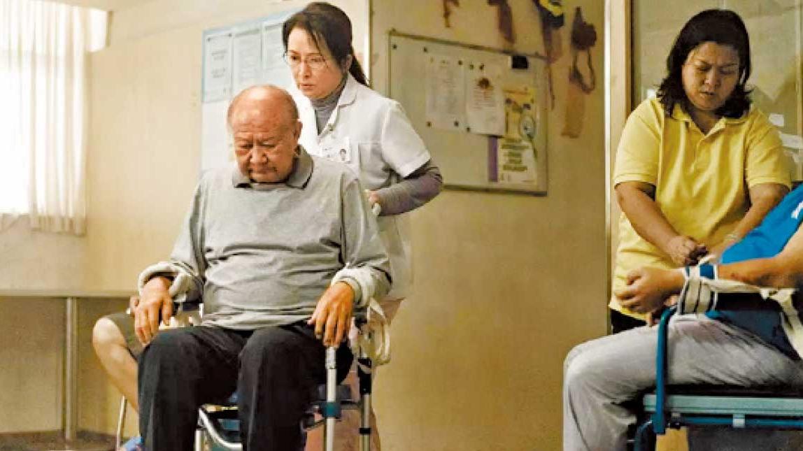 《白日之下》與白袍之下