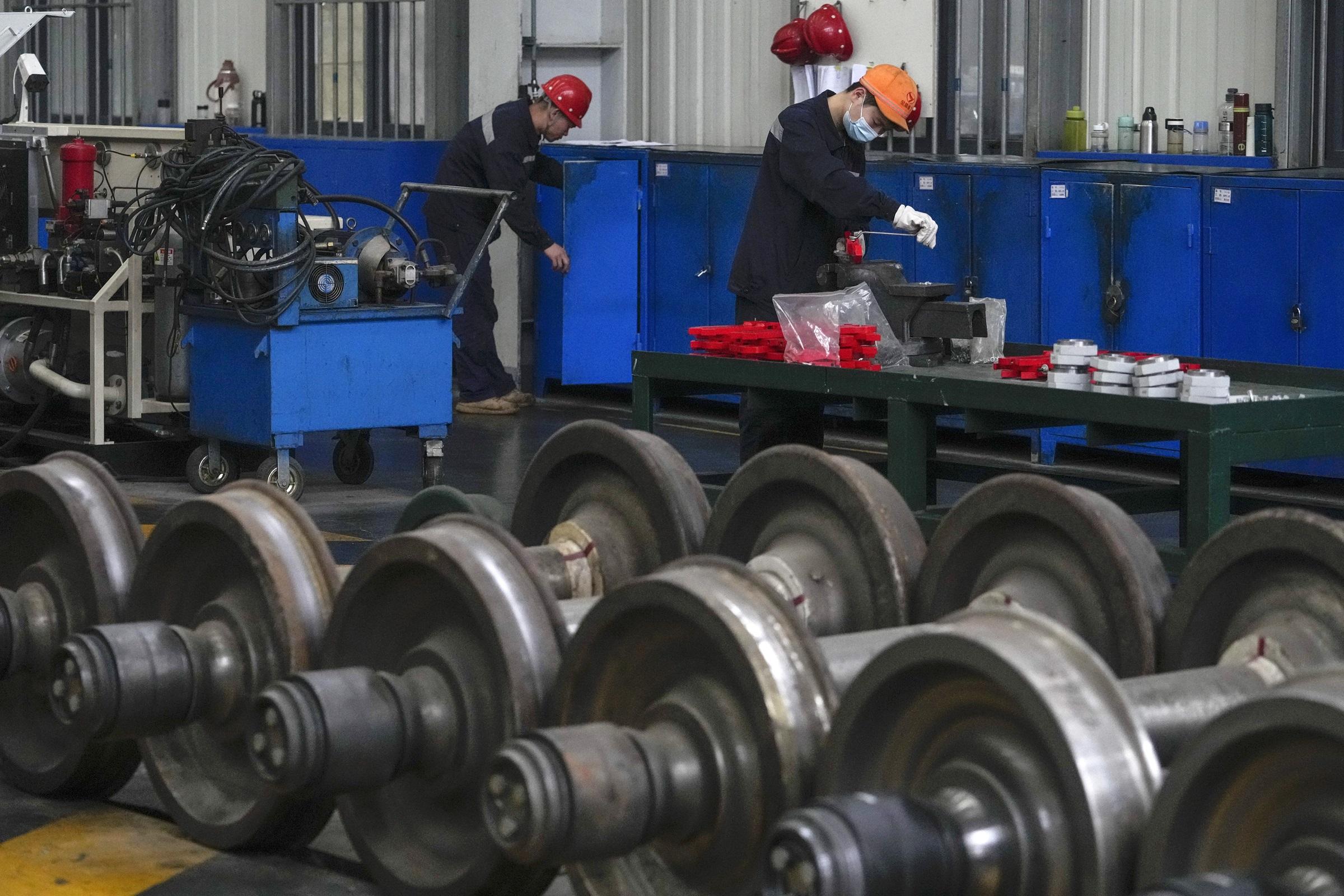 經濟數據｜內地財新製造業PMI見4個月 分析：需加強穩就業力度